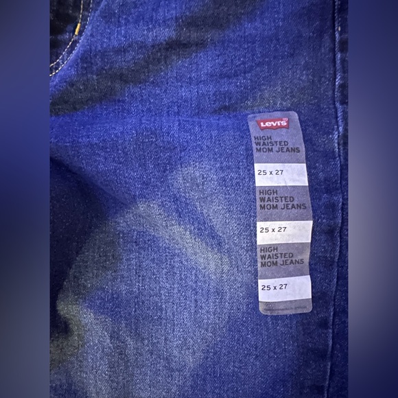 Levi's High-Rise Mom Jeans - Picture 8 of 12